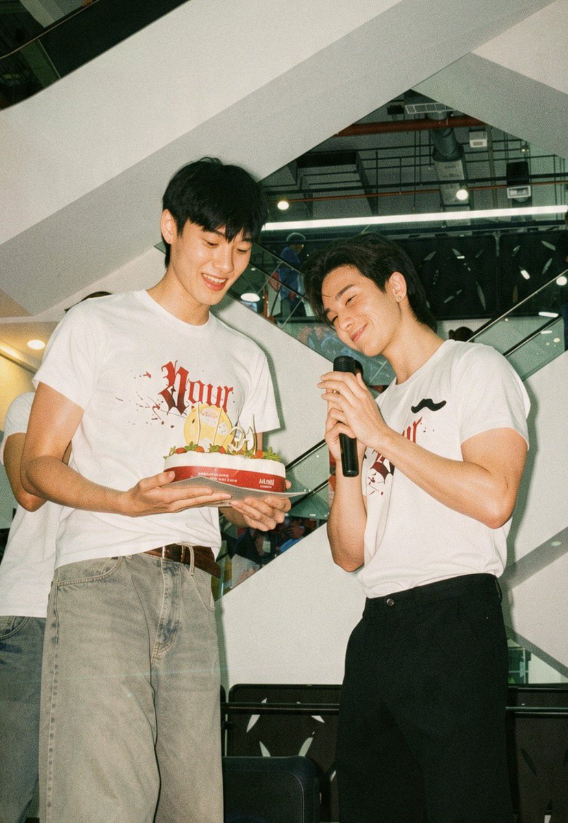 spxshx_'s tweet photo. (230926) ดีใจที่ได้มีโอกาสร้องเพลง HBD ให้พี่ตงตง หนูรักรอยยิ้มของพี่ตงตงมากๆ รู้ว่าผ่านอะไรมาเยอะมากๆด้วยเหมือนกัน ไม่ว่าจะเรื่องหนักหรือเบา พี่ตงตงเก่งมาก ถ้ามีอะไรที่หนูขอได้หนูขอให้รอยยิ้มของพี่ตงตงอย่าหายไป หนูจะซัพพอร์ตพี่ไปเรื่อยๆนะคะ💖🤏🏻

#tongtong 
#bosstong #bossirr https://t.co/SEon3HSnaW