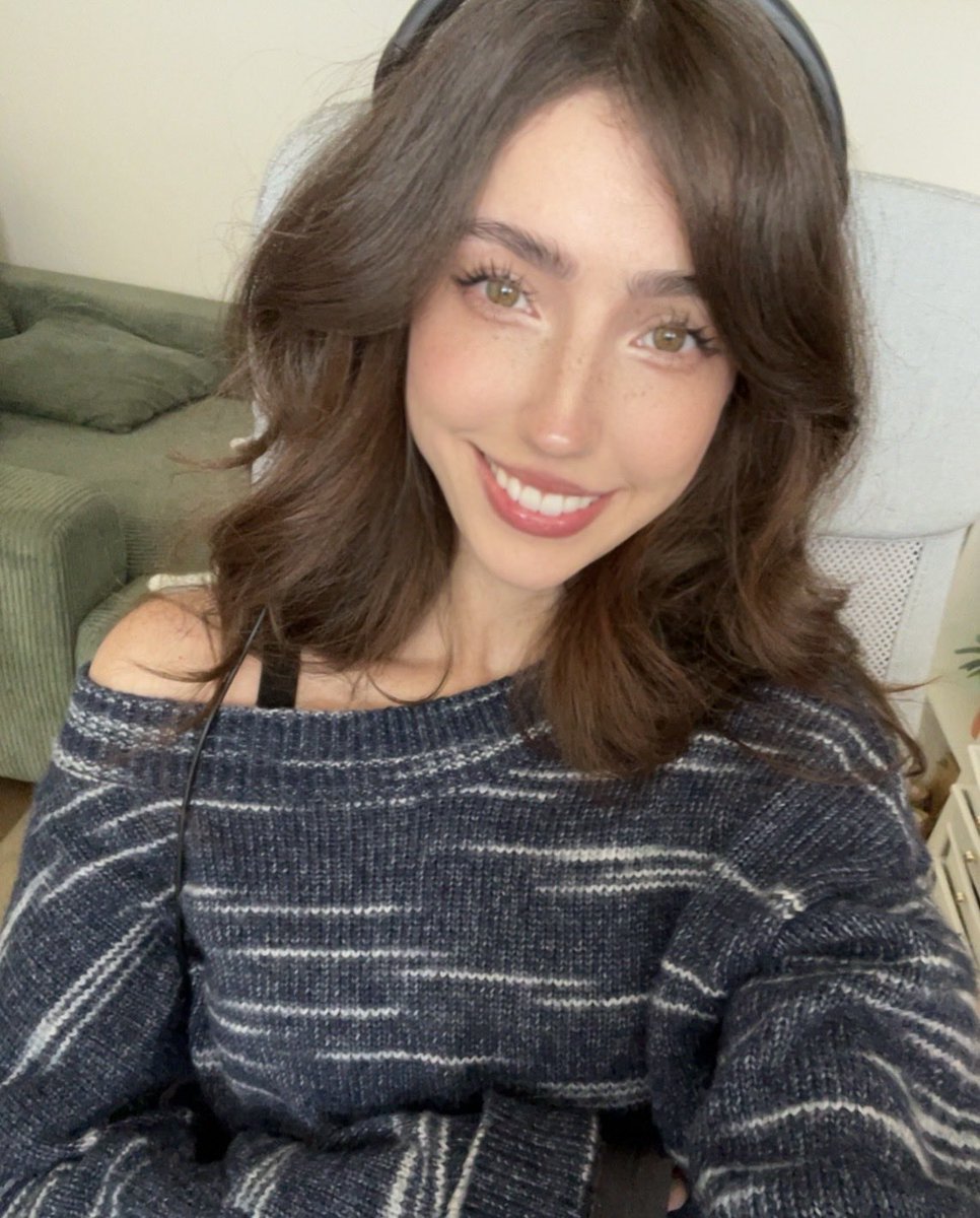 breebunn's tweet photo. streamin!!! yapping then doing a sponsored segment with @dexbonus 👀 YAY https://t.co/RDg1bNUVH3