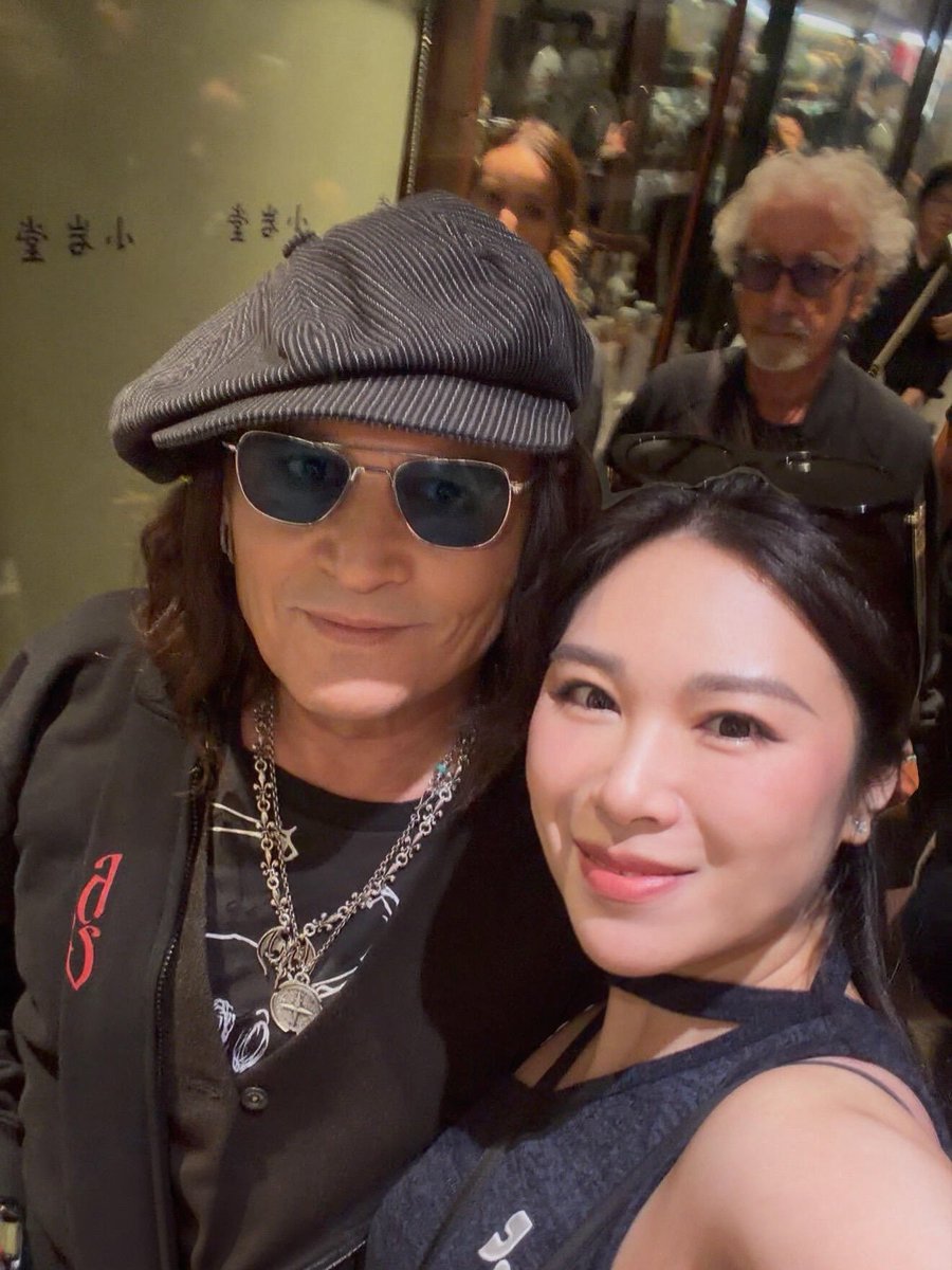 realjohnnydep4's tweet photo. One day you will be the lucky one to stand next to Johnny Depp. https://t.co/P9kBcoudW9