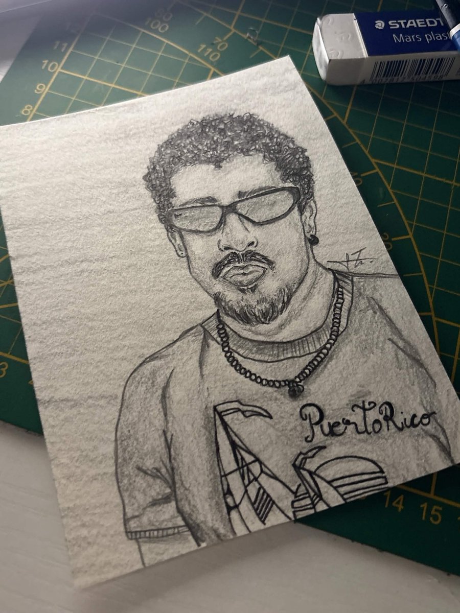 DylpickleBunny's tweet photo. I’ll like to take a moment and show you guys. My TikTok moot Benito art. She’s so good at drawing and I wanted to give her my flowers https://t.co/uf07or5DZB