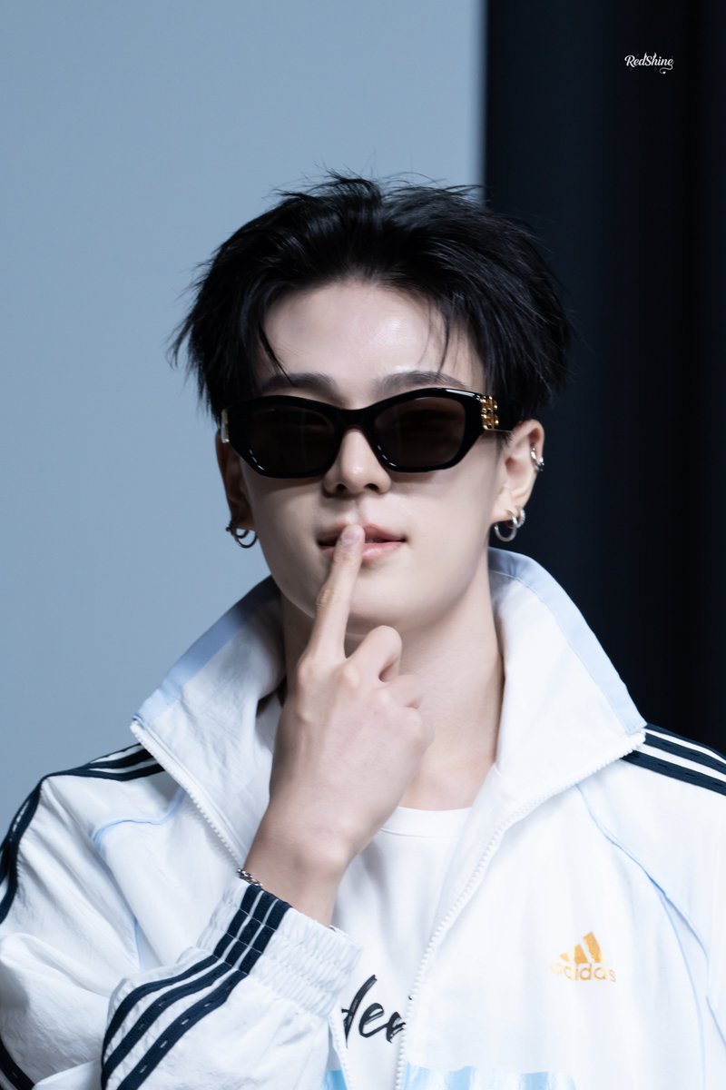 JMenrouge1231's tweet photo. 260905

#김준민 #KIMJUNMIN #휘브 #WHIB https://t.co/LSIhflnkaT