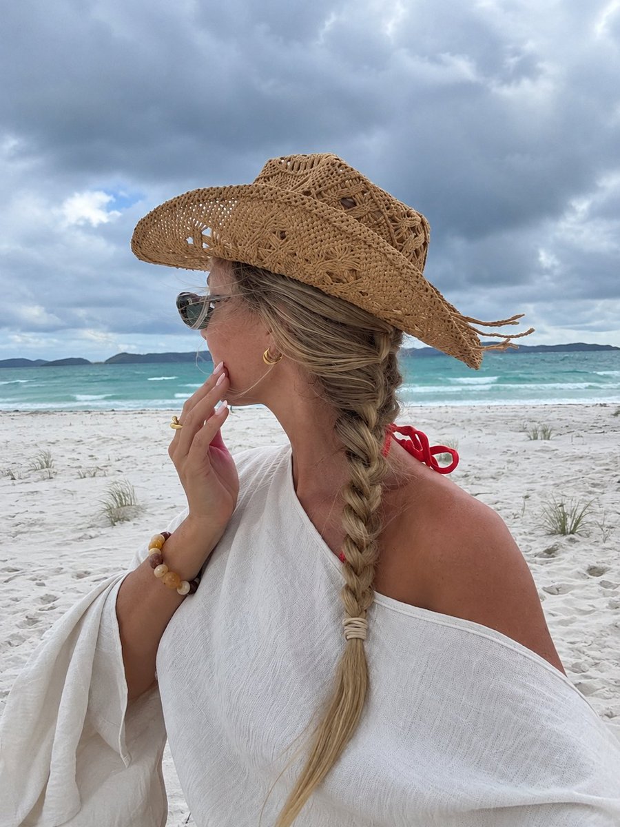 FrajaCornelia0's tweet photo. “Sun-kissed, carefree, and enjoying every beautiful moment by the sea. 🤍 ✨🌊”

FrajaCorneliaknutsson@Proton.me https://t.co/bUKtmJ27gk
