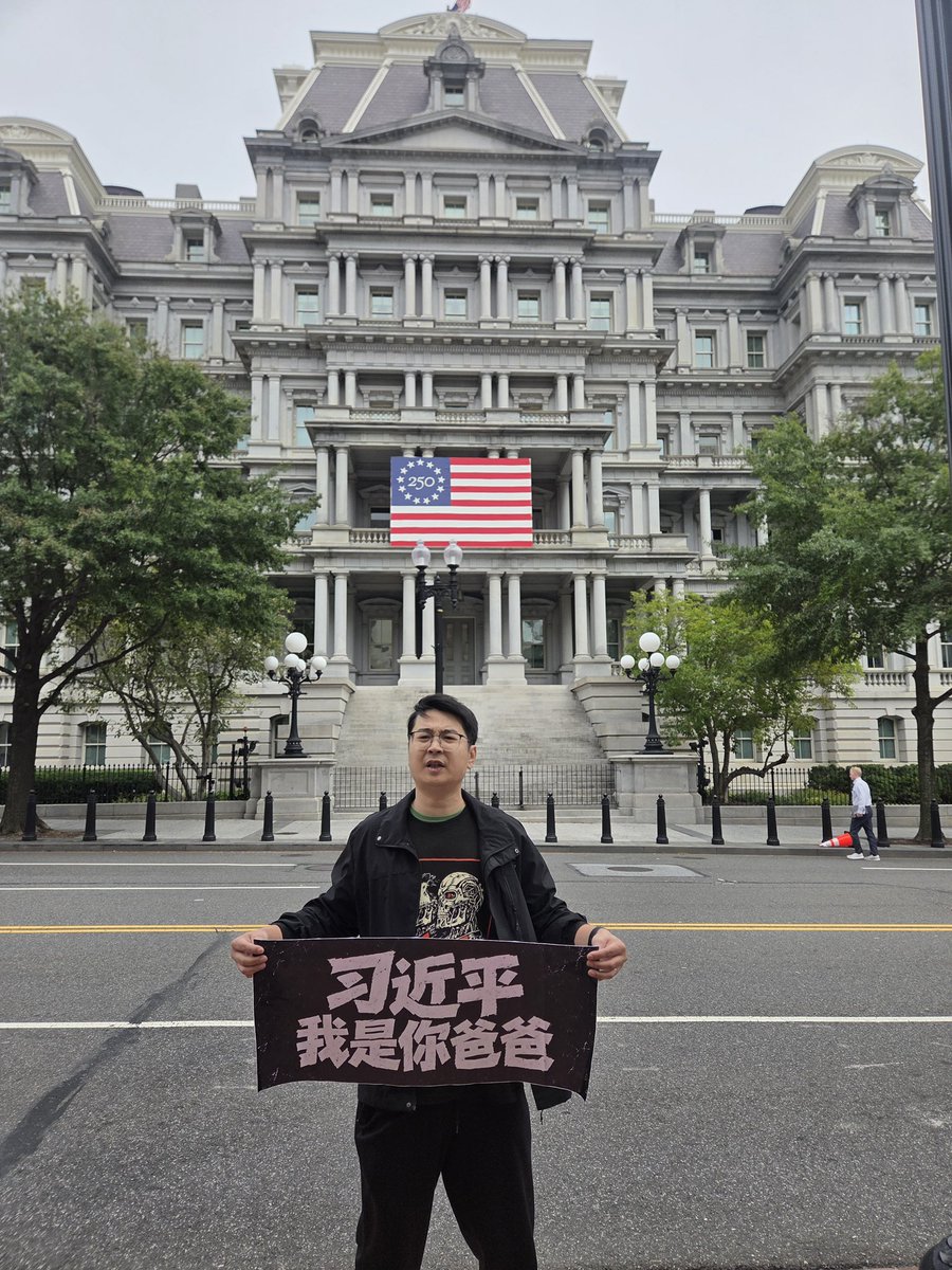 SXL8964's tweet photo. 习近平，你的爸爸们来了！真的来了！ https://t.co/2fzQMBLzgq