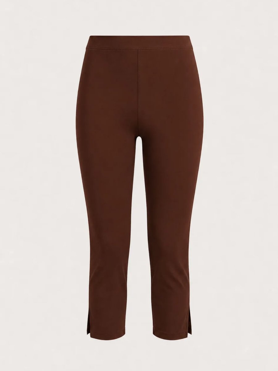 Hunter_Paulo's tweet photo. Ensemble deux pièces chocolat : top bustier ajusté et pantalon capri près du corps. À petit prix, les filles. Disponible chez Faith Shop. https://t.co/bY19fECR85