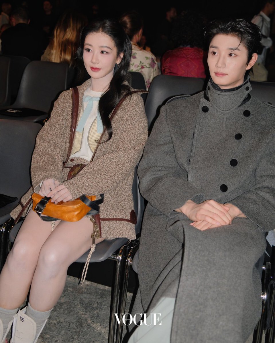 VogueThailand's tweet photo. #VogueFashionWeek รวบภาพเหล่าแขกคนสำคัญ ส่งตรงจากโชว์ Onitsuka Tiger คอลเล็กชั่นฤดูใบไม้ผลิ/ฤดูร้อน 2027 ณ กรุงมิลาน นำโดยแบรนด์แอมบาสเดอร์ ‘กลัฟ-คณาวุฒิ’ , ‘ใบเฟิร์น-พิมพ์ชนก’, ‘MOMO’ , ‘Yang Zi’ ร่วมด้วย ‘Kim Jaewon’ และ ‘Heart Evangelista’ ที่มาร่วมชมโชว์สุดพิเศษในครั้งนี้กันอย่างใกล้ชิด #OnitsukaTiger #OnitsukaTigerSS27

Photo: @ daan_sachdev