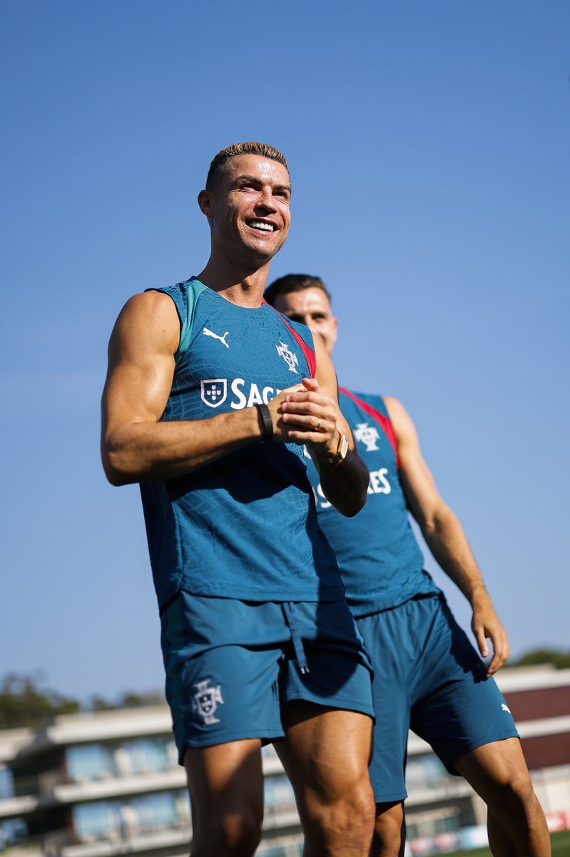 Cristiano's tweet photo. Liga das Nações. Vamos com tudo! 🇵🇹 https://t.co/24nrwMOXM5