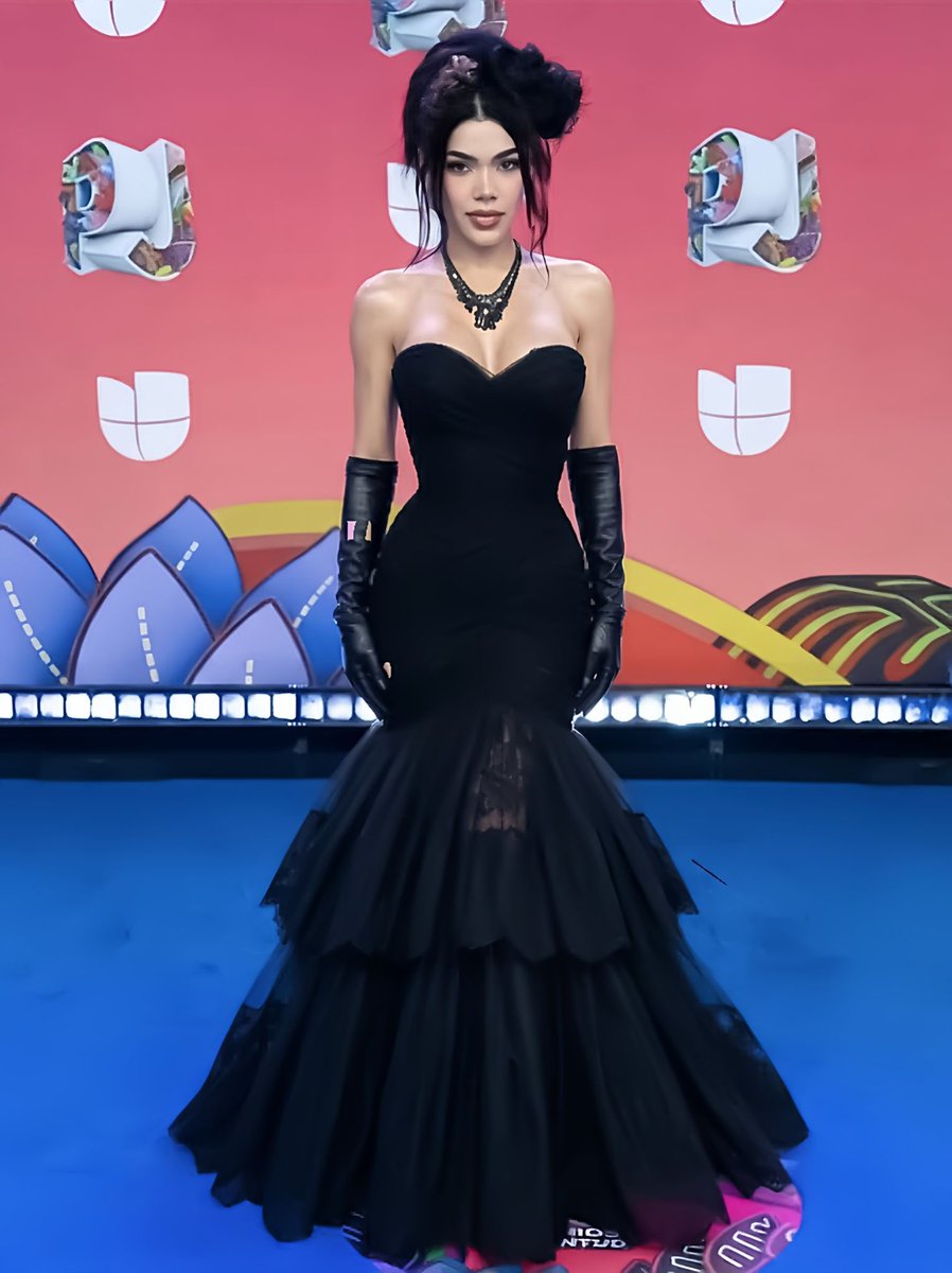 VMASKENINIS's tweet photo. @KeniaOs_Date llegando a los vmas keninis https://t.co/2h8kRMNQYD