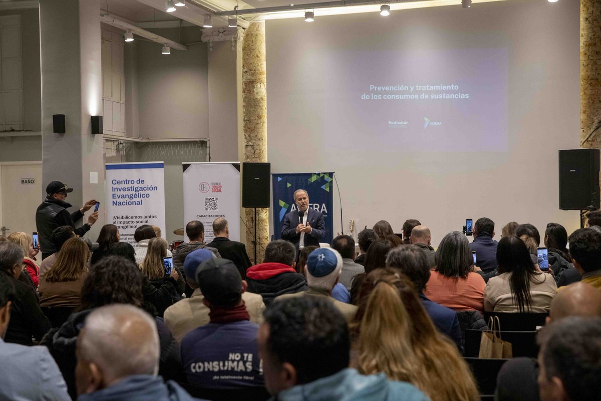 aciera_arg's tweet photo. Seguimos fortaleciendo el trabajo conjunto entre SEDRONAR, ACIERA y las organizaciones evangélicas que acompañan a personas y familias que atraviesan situaciones de consumos problemáticos.

Ayer compartimos un encuentro para celebrar el valor de las familias y la comunidad en la https://t.co/RXxAW3KbYF