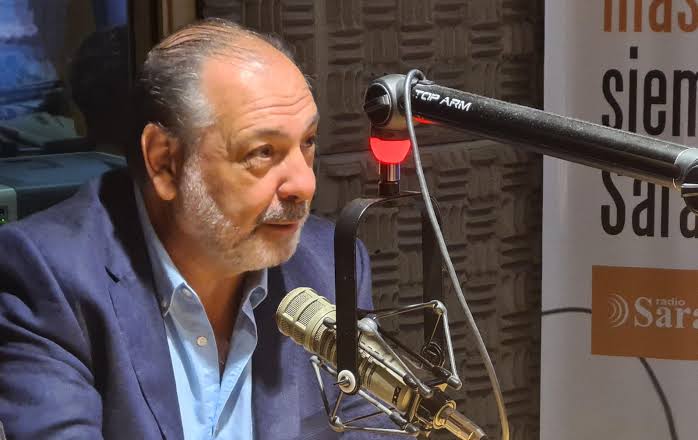 RadioSarandi690's tweet photo. "A mi me pueden agarrar de los tobillos y sacudirme no tengo nada que ocultar, yo estoy expuesto, hace 41 años estoy en la actividad pública, mi mujer no hace actividad política"

🎙️Jorge Gandini en Palabras Cruzadas 
🔴https://t.co/AgxoZa3cLZ https://t.co/Pj6vaByaj0