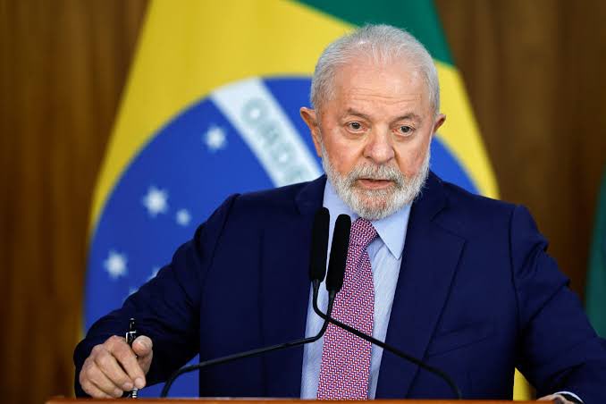 Megatron_ron's tweet photo. 🇧🇷🇺🇸 Brazilian President Lula attacked the US over the false pretexts used to attack countries:

“If Maduro committed a mistake, he has to be judged. He has to be tried. It has to be investigated.A country cannot simply accuse.

I am tired of seeing this. Where are the chemical weapons that Saddam Hussein had? 

Where is the nuclear bomb that Iran has?”