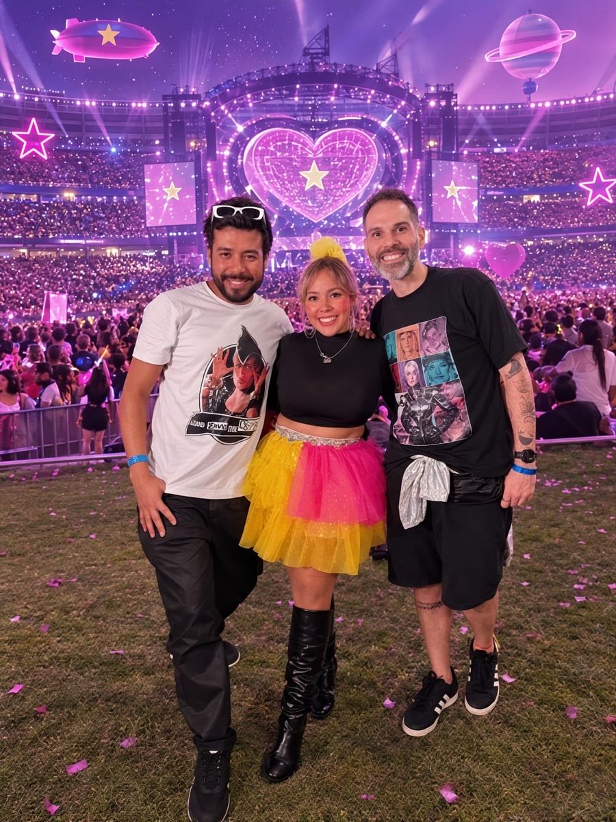 VoodaNaveX's tweet photo. Foco na Emoção e Trajetória de Vida inteira esperando viver esse momento mágico do Último Voo. @itau @30ebr, pfv permitam que o trio da página do Instagram: VOO DA NAVE X dê o abraço de despedida na nossa Rainha! #MeNotaItaú #XuxaNoItaú 🥺 https://t.co/ilzJEsDYi5