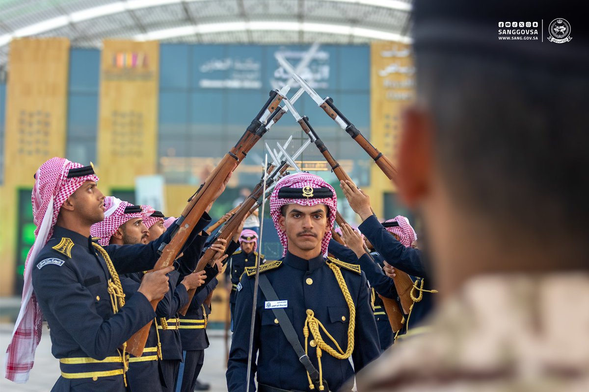 sanggovsa's tweet photo. احتفى «بيت الثقافة» بمكتبة التعاون العامة بالرياض بـ #اليوم_الوطني_السعودي، بمشاركة #وزارة_الحرس_الوطني وبالتعاون مع هيئة المكتبات.

#عزنا_بطبعنا https://t.co/3GJFj7aukB