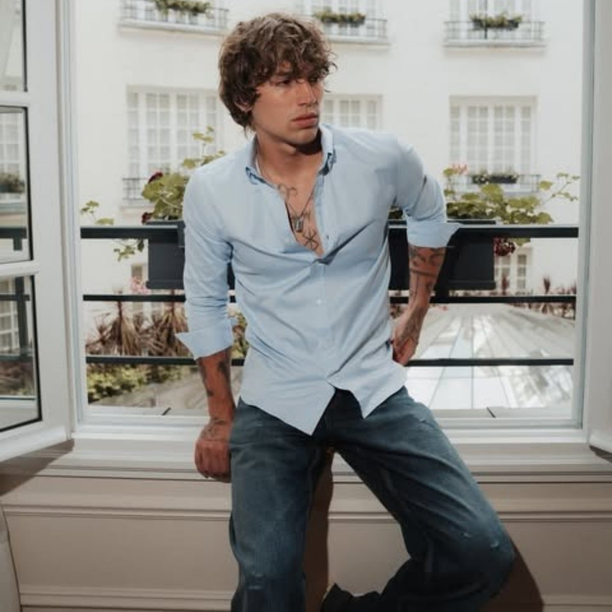 maraudsbase's tweet photo. ⠀
.𖥔 ݁ ˖𓂃.⋆˚ ݁˖ misery ashborn
⠀⠀⠀ ⠀꩜ :: @thvamprls

idade: 22 anos
sexualidade: bissexual
pronomes: ele/dele
poderes: manipulação de matéria e absorção de conhecimento
shape: vinnie hacker
⠀ https://t.co/wXwxCg4Ask