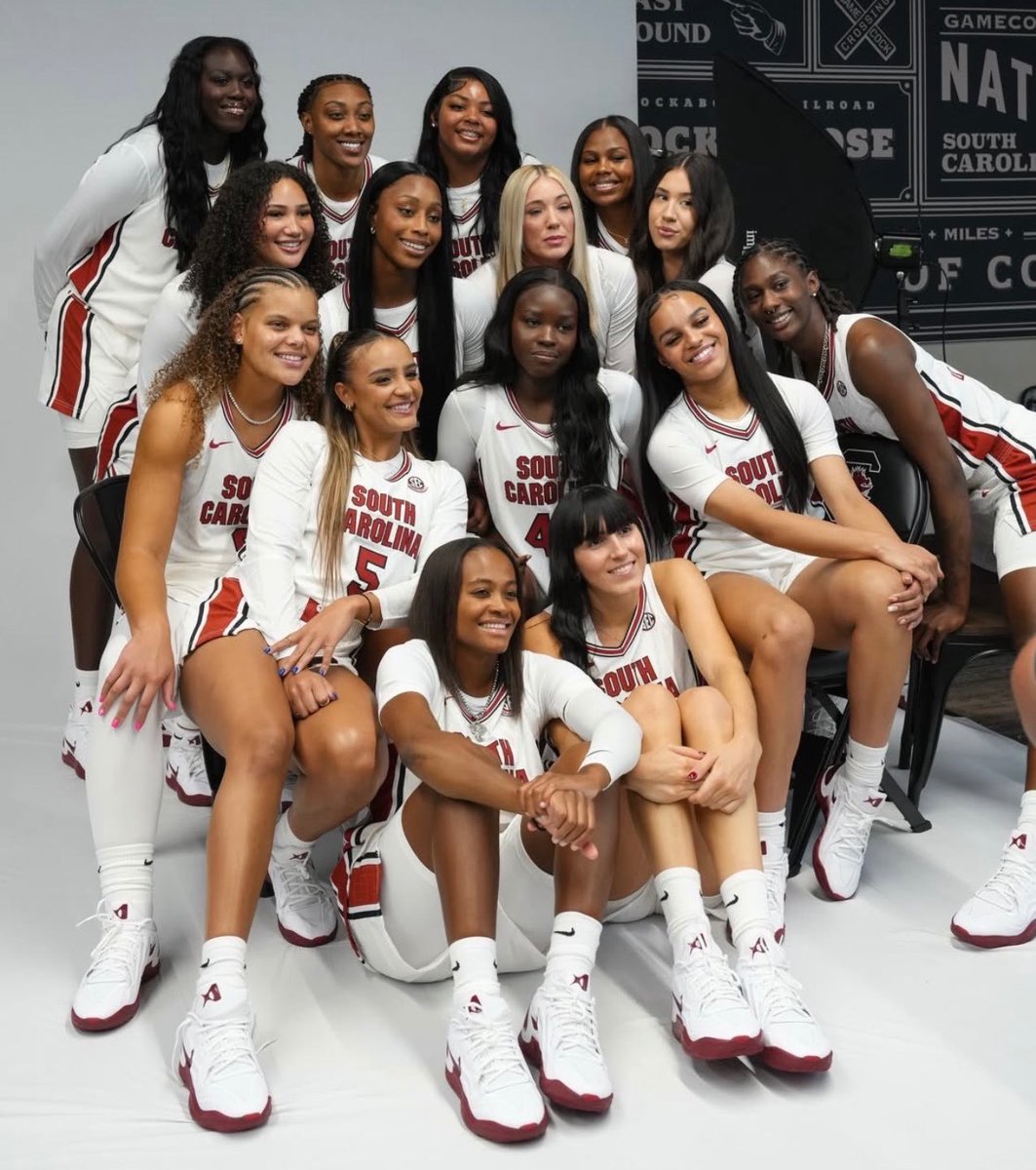 HurtsSc4life's tweet photo. This SC team might be Dawns deepest, most IQ roster she’s ever coached …. every player on the roster is a BUCKET!

🔥🔥🔥🔥🔥🔥🔥🔥🔥 https://t.co/O0fARsCGon