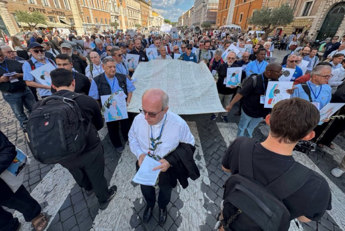 PalestineChron's tweet photo. Around 100 Catholic priests marched through Rome Tuesday, demanding action against the Gaza genocide and challenging the international arms industry.

Key Takeaways

Around 100 priests from eight countries joined a march through Rome organized by the international network “Priests against Genocide.”

The procession carried a shroud bearing the names of 300 Palestinian and Lebanese children killed after ceasefire announcements and ended outside Italian defense company Leonardo.

Organizers said the network has expanded to thousands of priests internationally, alongside bishops and cardinals, and is promoting nonviolence, diplomacy and conscientious objection.

https://t.co/n7FmTAI0yo