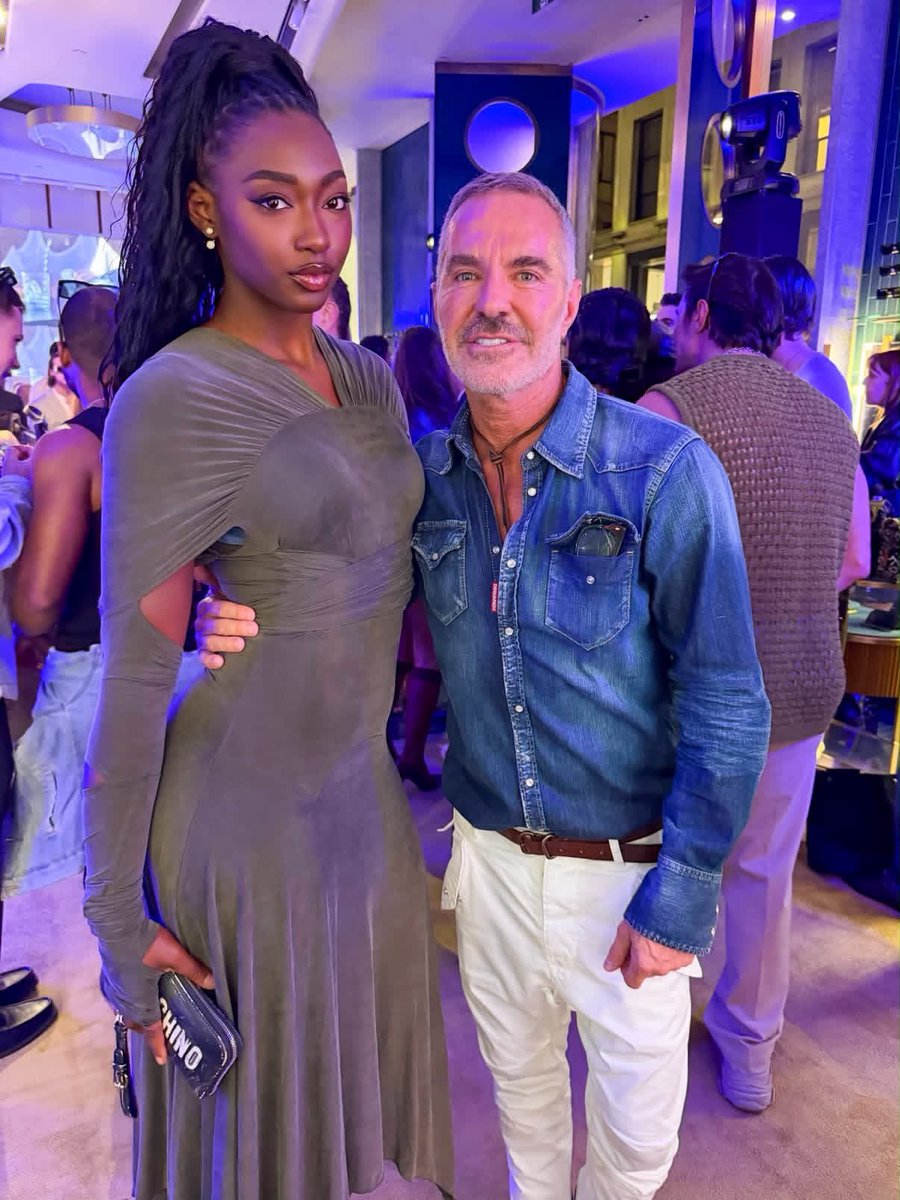 svmrissas's tweet photo. PRINCESS ANIYA SIGHTING ! she's w one of the designers for DSQUARED2 &amp; she looks so good ! 

ANIYA HARVEY AT DSQUARED2 
#AniyaxDsquared2 #AniyaxMFWSS27 https://t.co/vZhsrv9Gqz