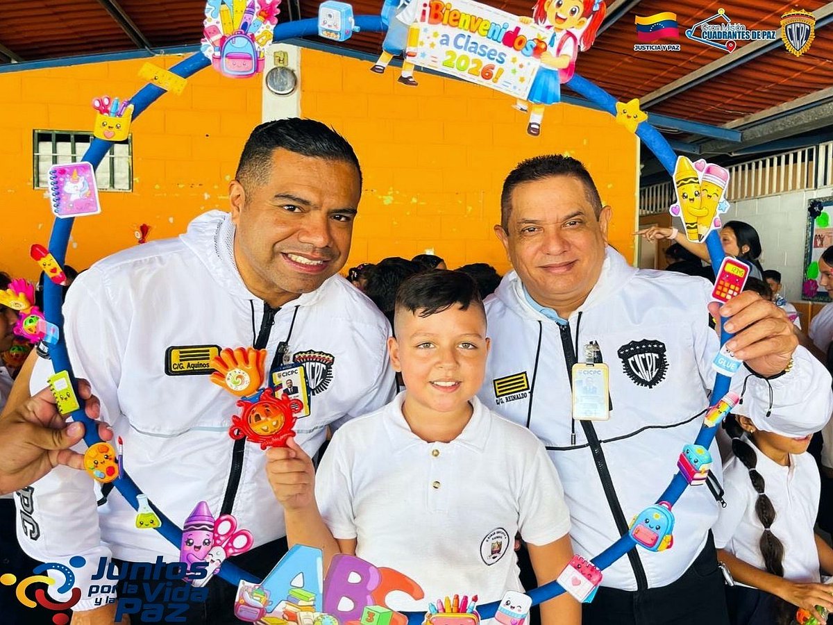 DMELTOCUYO's tweet photo. clave:
¡El Cicpc Lara dijo presente en la E.U.N. Miguel Ángel Delgado de Barquisimeto para recibir el #RegresoAClases 2026-2027! 🎒✨
Funcionarios y Prevención Integral compartieron un conversatorio sobre valores y entregaron juguetes a los más pequeños. https://t.co/kAVTE8ssrZ
