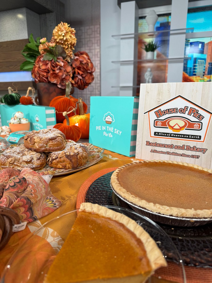 TanjiPatton's tweet photo. In case you missed it, Tanji stopped by @HoustonLifeTV yesterday with a full pumpkin roundup! She brought pumpkin empanadas from @GoyaFoods, pie, croissants, and cake balls from @HouseofPiesTX and @PieintheSkyPie, and a massive pumpkin cheesecake from @KennyandZiggys. Fall flavors were definitely served. Good luck choosing just one! Watch the segment HERE. 
https://t.co/0cgC1DD249
