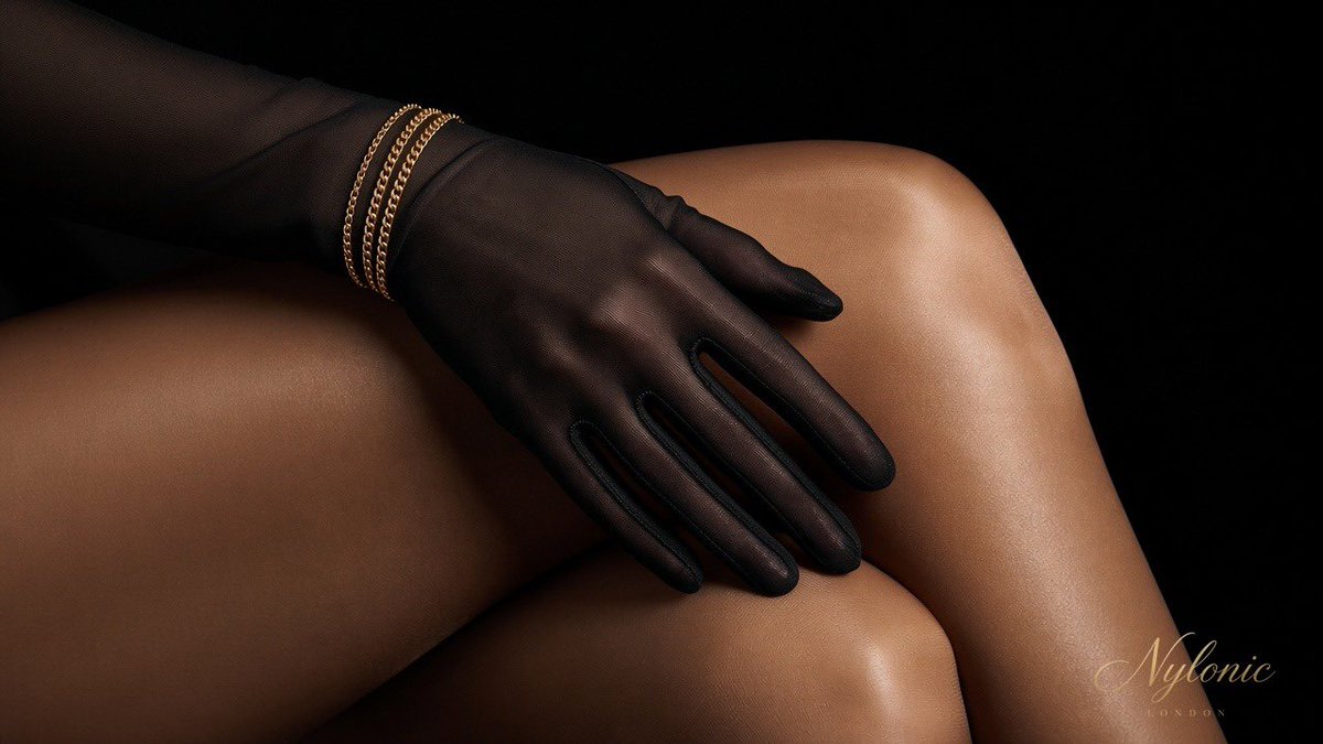 nyloniclondon's tweet photo. Gloss only 🤩
Shiny nylon is a must 🤩

https://t.co/SunBv50GY7 https://t.co/AkHm2jkAxu