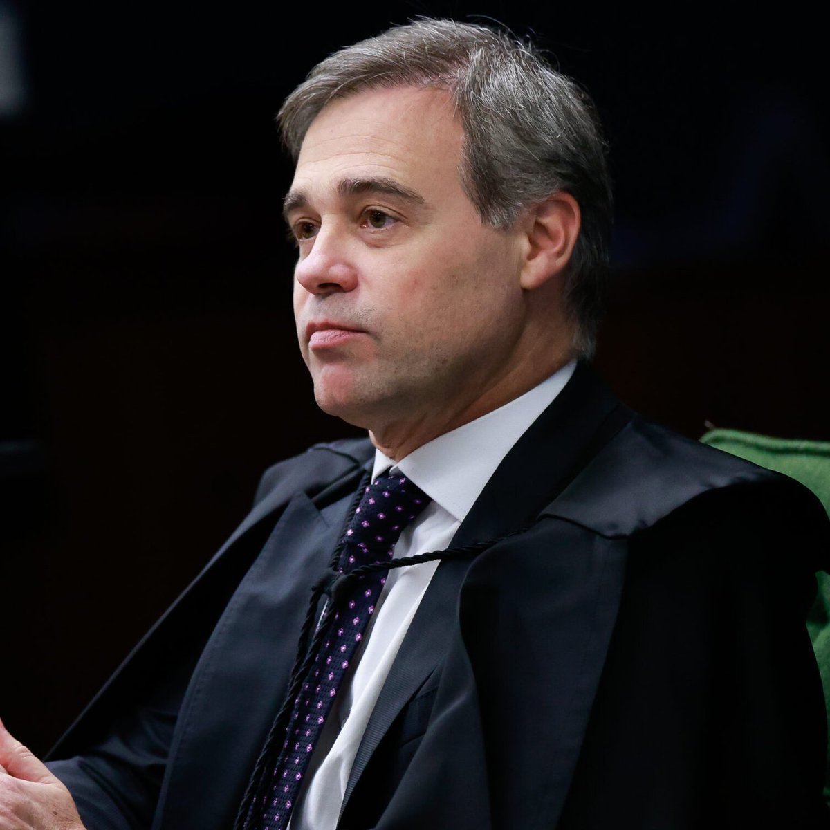 republiqueBRA's tweet photo. 🗣️ “Espero que a Justiça cumpra um papel sério nisso e não fuja de dar uma resposta, como o senhor André Mendonça está fazendo no tema em que eu entrei envolvendo o aumento do Bolsa Família por parte do Lula”, diz Renan Santos após acionar o TSE por suposta interferência americana nas eleições, envolvendo perfis americanos impulsionando conteúdo pró-Flávio Bolsonaro.