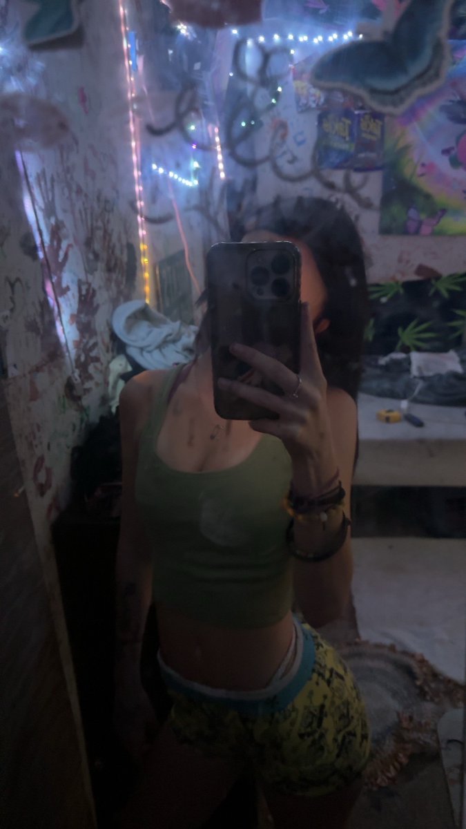 thirstymfer's tweet photo. Shape over size, her lil ass is addictive 😋 #youngho #bops #bopper #goon #wankchat https://t.co/RgXxJmRnuf