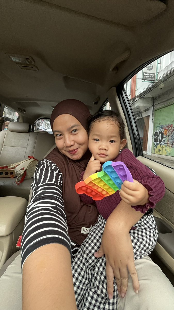 sagitakseriusss's tweet photo. Akhir akhir ini lagi perlu extra sabar ngadepin ni bocil. Bener bener deh ampun😭👋🏻 https://t.co/KMSWfEeimc