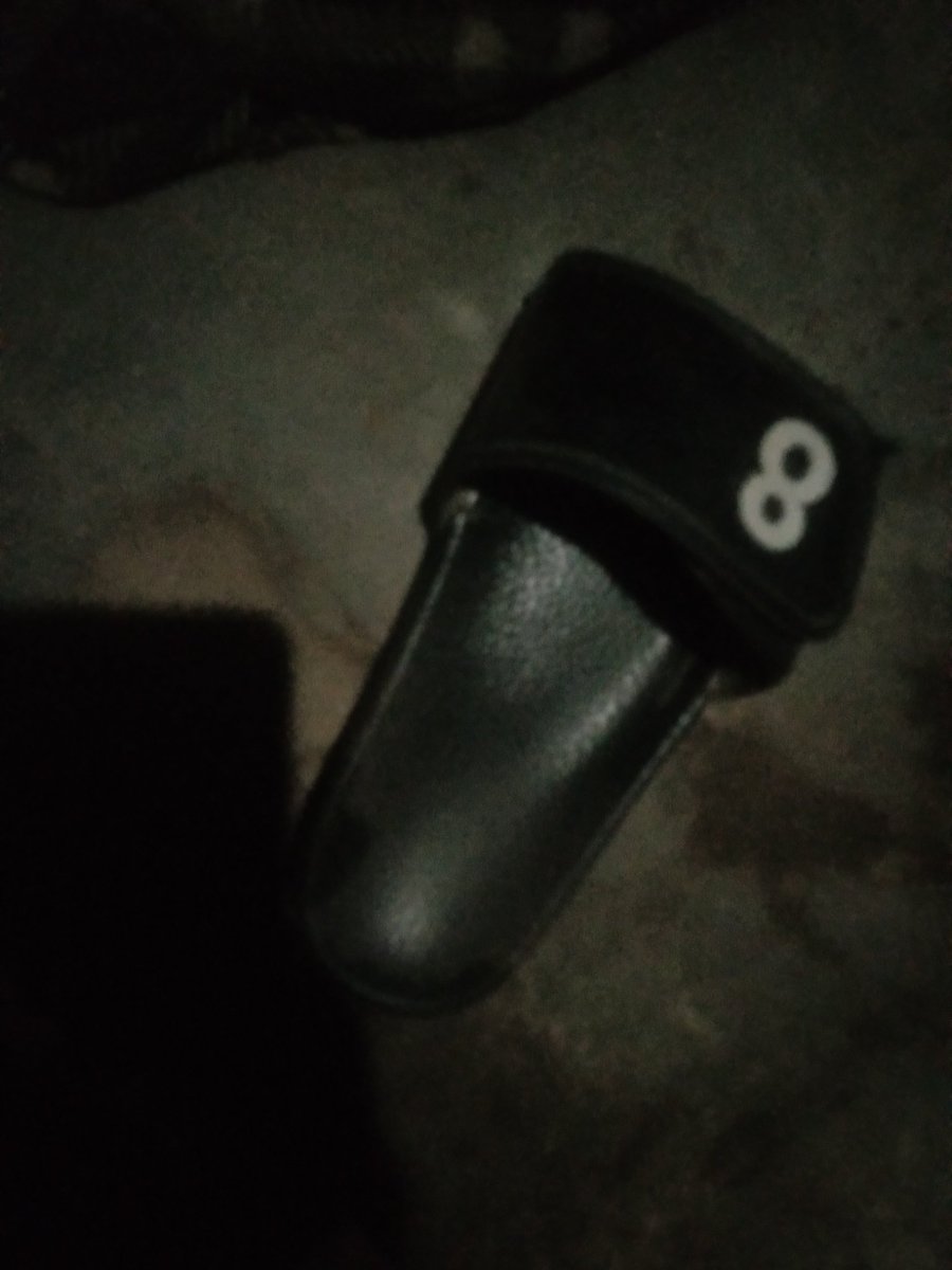 Ro_sheedah's tweet photo. This slippers don retire voluntarily, e say e no do again 😂 https://t.co/MlRZChzu8I