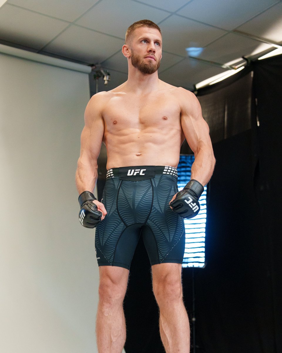 Stricly business for @​Robert_Bryczek  😎

[ #UFCVegas121 LIVE SEP 26 at 8pmET on @​ParamountPlus ] 
 [📷](https://pbs.twimg.com/media/HS7QctCbUAALyQA.jpg) [📷]