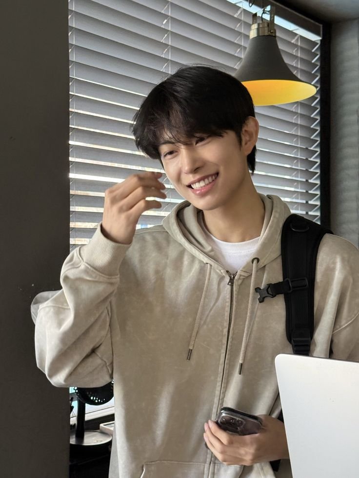 Wonieluv8's tweet photo. Geonwoo, five months have passed and you’re still deeply missed and loved. Take all the time you need. Wherever you are, please take care of yourself. We’ll still be here.

GEONWOO CHEERING TIME
#AlwaysWithGeonwoo
#항상_건우와_함께
#AllLoveForGeonwoo
#건우에게_모든_사랑을 https://t.co/v3fLKqIou6