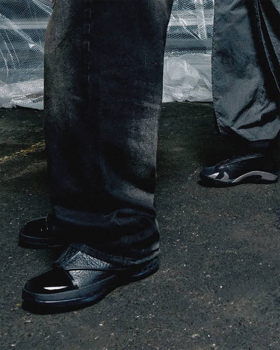 SneakerNews's tweet photo. AIR JORDAN "BLACK PACK" UNVEILED

Ahead of the Holiday '26 release, @jumpman23 reveals all four pairs of the collection with a lookbook.

Get a closer look >> https://t.co/1t8AxA9SiR https://t.co/eMIoY2AYHq