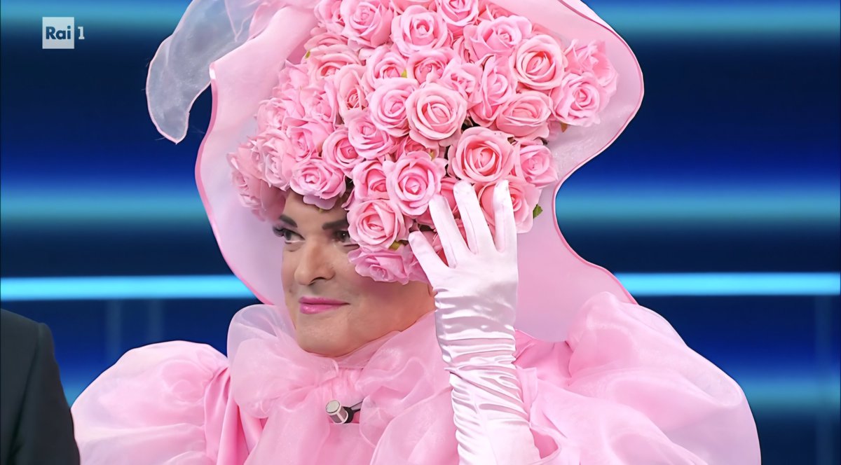 letosnotes's tweet photo. finalmente è tornato il cantante mascherato! giù la maschera! #taleequaleshow https://t.co/s7npONDLER
