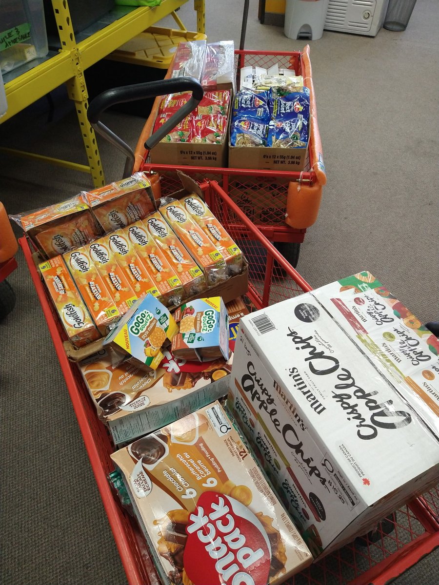 BeTheChangeYYC's tweet photo. We were running low on snacks for our bagged lunches, so Team Lead Graham stepped up and purchased almost $250 worth of snacks for our outreach team to share with people experiencing homelessness.

This generous act helps ensure our team can continue providing nutritious food and essential support during outreach shifts.

Thank you, Graham, for going above and beyond and helping #BeTheChangeYYC! 💙