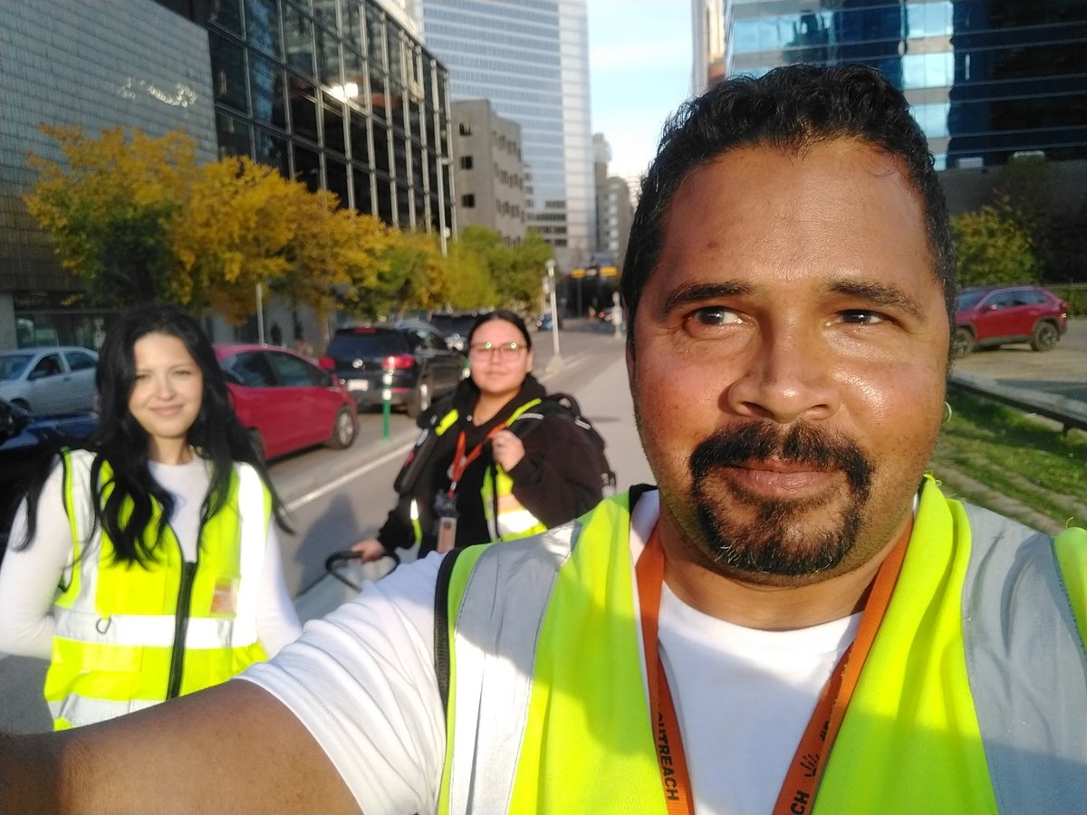 BeTheChangeYYC's tweet photo. We were running low on snacks for our bagged lunches, so Team Lead Graham stepped up and purchased almost $250 worth of snacks for our outreach team to share with people experiencing homelessness.

This generous act helps ensure our team can continue providing nutritious food and essential support during outreach shifts.

Thank you, Graham, for going above and beyond and helping #BeTheChangeYYC! 💙