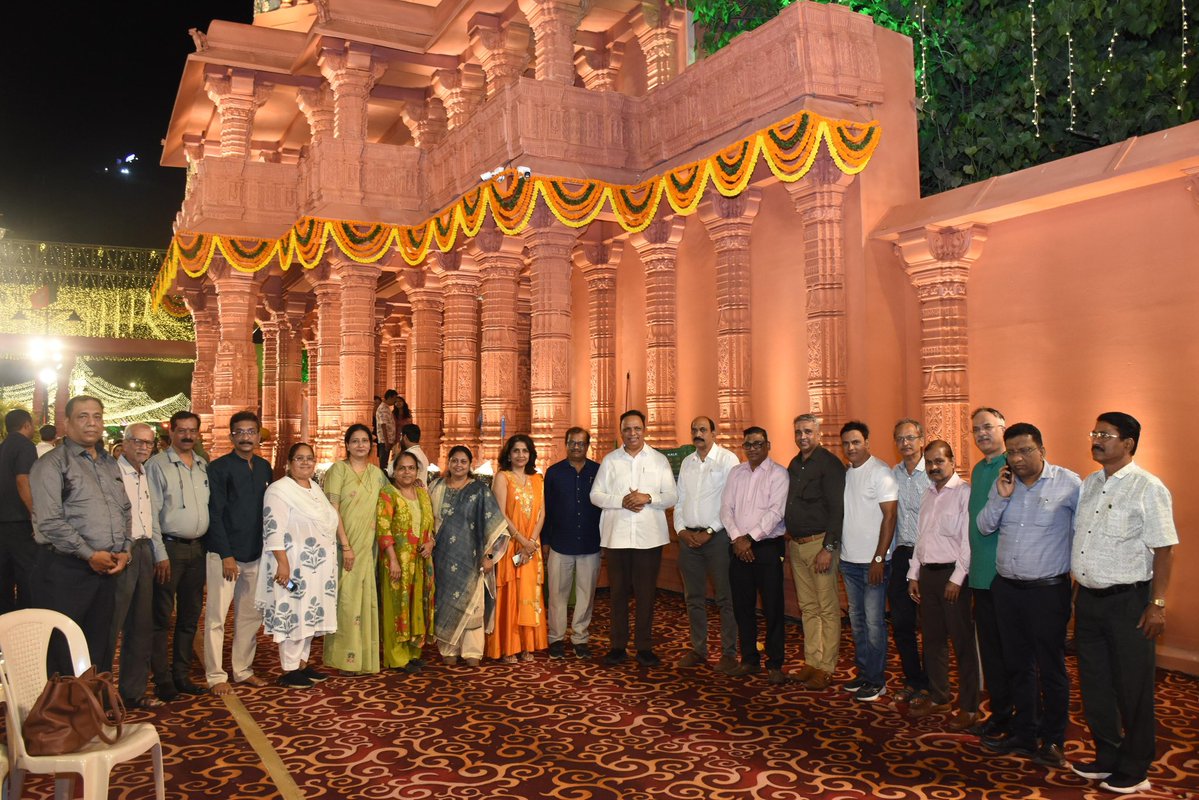 ShelarAshish's tweet photo. Extremely delighted to have my childhood friends visit our Vandre Paschim Sarvajanik Ganeshotsav Mandal to seek the blessings of our beloved Bappa. Spent some wonderful time reminiscing about old days and catching up over heartfelt conversations.

#GanpatiBappaMorya #Ganeshotsav #SomnathTemple #gharogharibappa #AshishShelar