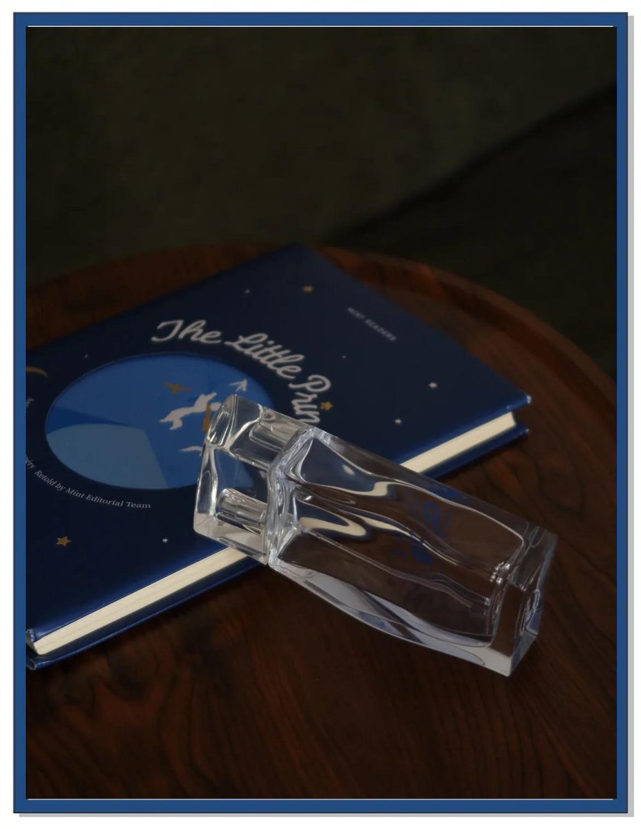 adric418984v1's tweet photo. There’s a flaw (疵) in this perfume (芬) scent bottle, it’s not what I was after for my desired purpose (旨) at all, such a clumsy binding (笆) work.， https://t.co/BkQ764w9F2