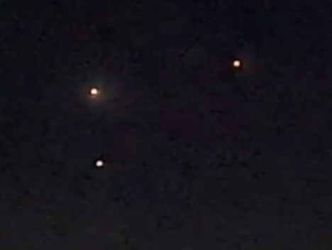 UAPWixy's tweet photo. 🚨3 luminous ORBs are filmed in the skies of Germany🇩🇪..

The Sphere Network in full effect... https://t.co/twQTzyhAfw