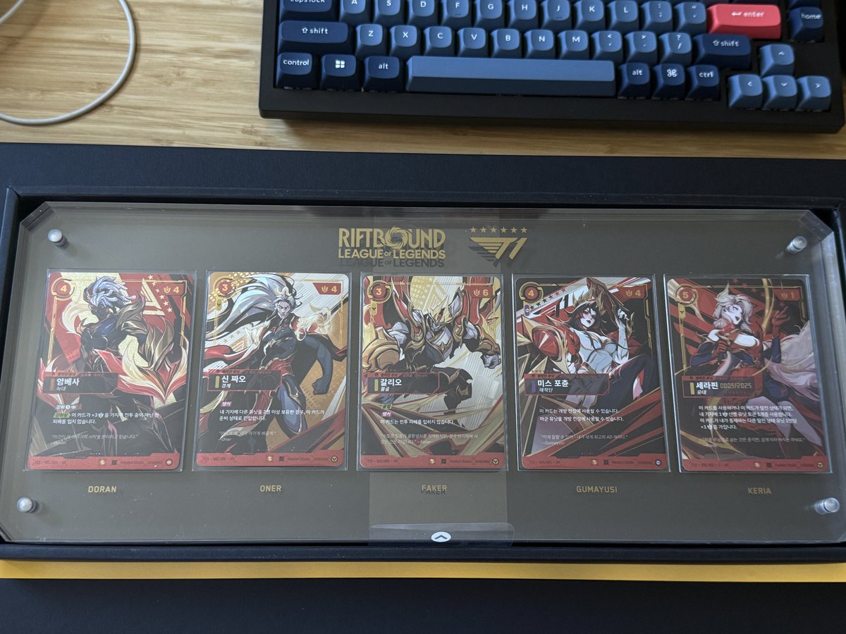 soymiIkshake's tweet photo. Pulled #0005/2025 of Keria's signed Seraphine,from Korean Riftbound x T1 Worlds Signature Set 🔥

0005 serial

Card 05/05 in the set

T1 won Worlds 2025 in Game 5 vs KT

Triple 5. 🏆

케리아 사인 세라핀 0005/2025 (한국판)
@T1LoL @T1Keria @playriftbound
#Riftbound #T1 #Keria #LeagueOfLegends