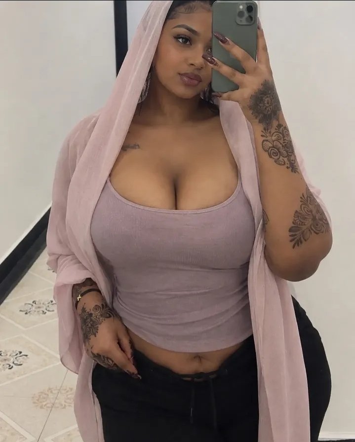 _pariesher's tweet photo. I need a poor boyfriend any one 💔 https://t.co/mxiqKVbW7U