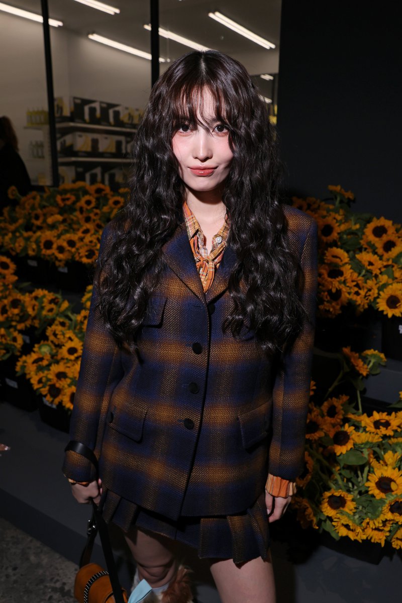 lessencestudios's tweet photo. Onitsuka Tiger brand ambassador Momo attends the Onitsuka Tiger Spring/Summer 2027 show at Milan Fashion Week.

#OnitsukaTigerSS27 #Momo https://t.co/Xx46f21vVY