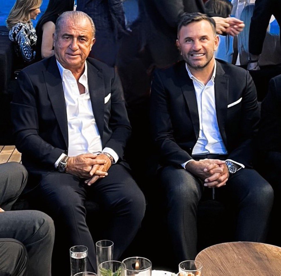 burukista's tweet photo. okan hoca benden sonrası için en potansiyel gs hocası arda hocadır diyor

arda hoca kendimi okan hocadan sonrasına yakıştıramıyorum diyor 

fatih hoca yeni hocalarla okanı kıyaslamam haksızlık olur diyor

antici piçler şimdi yabancı hocaları saksolamaya başlayın hadi bakayım 😂😂 https://t.co/0Q6UWaV0ie