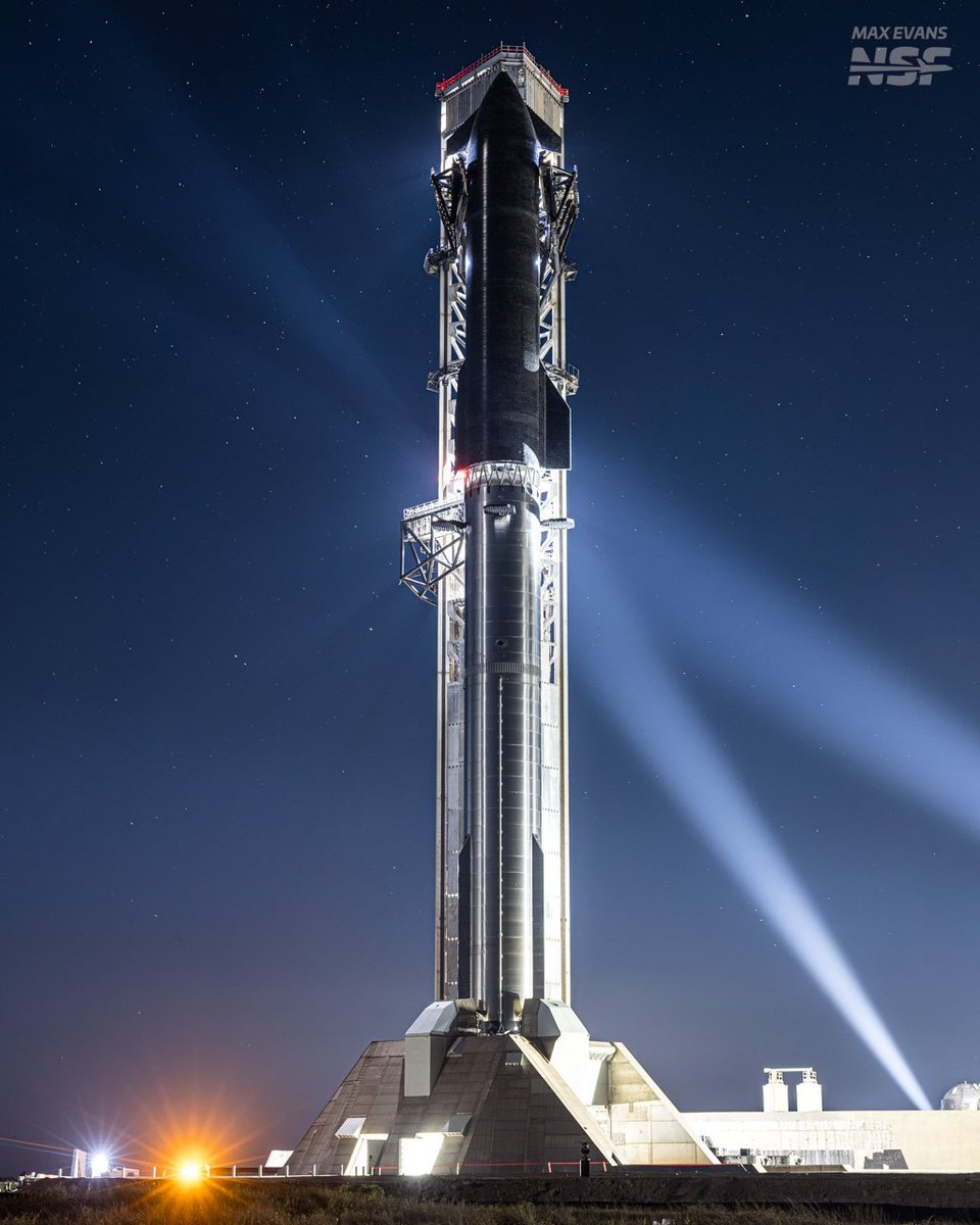 Green_VisonX37's tweet photo. @ERC_Prometheus @AtelierMissor_ @SpaceX Imagin this at the start in the background. 👀🔥

$PROMETHEUS https://t.co/3UTL2J1ha5