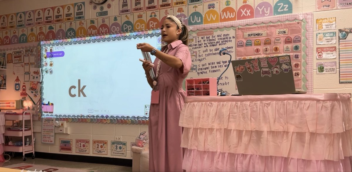 NancyOrtiz94's tweet photo. @PeralesESchool First Grade Teacher Ms. Manzano making  foundational skills fun, focused, and engaging!  #EISDLiteracy https://t.co/9FaADurWkK