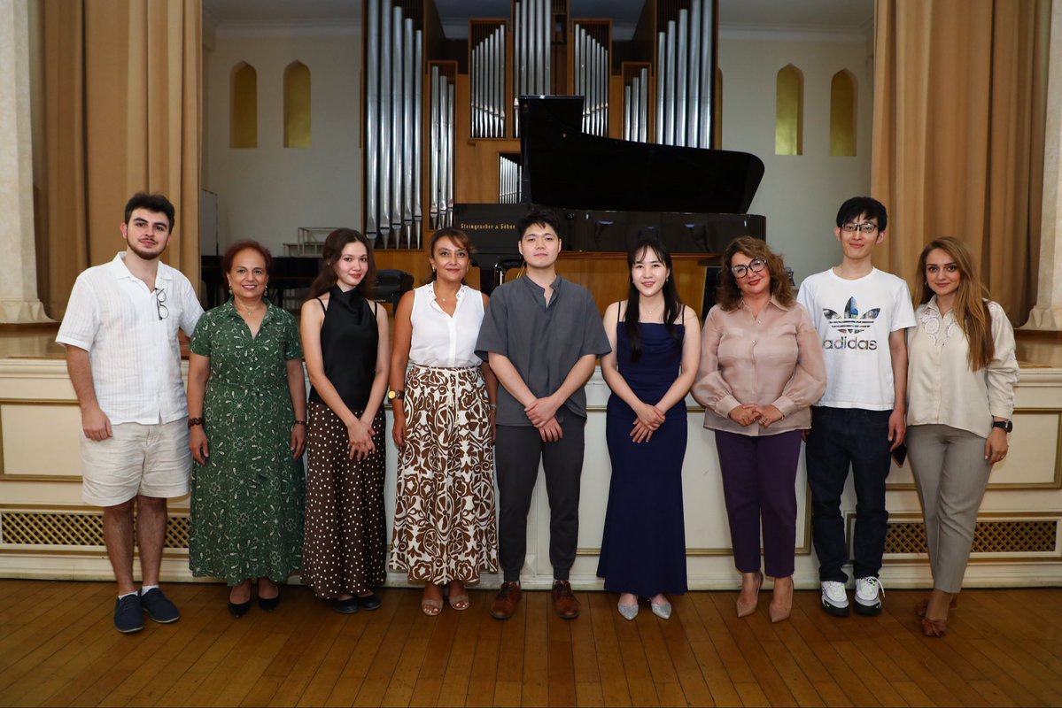 AzCulture_AT's tweet photo. 🇦🇿 XVIII Üzeyir Hacıbəyli Beynəlxalq Musiqi Festivalı çərçivəsində 20-21 sentyabr tarixlərində «Sound of the Land of Fire Music Competition» layihəsinin qalibləri Üzeyir Hacıbəyli adına Bakı Musiqi Akademiyasında möhtəşəm konsert proqramı ilə çıxış ediblər. https://t.co/YZ70BqtHQ2