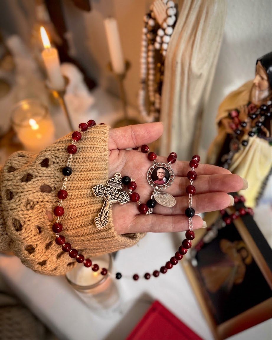 CatholicCassie's tweet photo. My custom Fulton Sheen rosary https://t.co/prKS6u9A2U