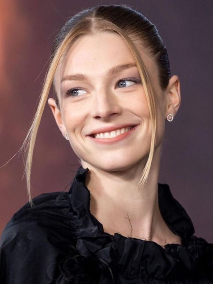 BuzzCrave_'s tweet photo. Hunter Schafer has been cast as Mystique in the MCU and is set to star in the upcoming “X-MEN” reboot. https://t.co/aYedQV1WP9