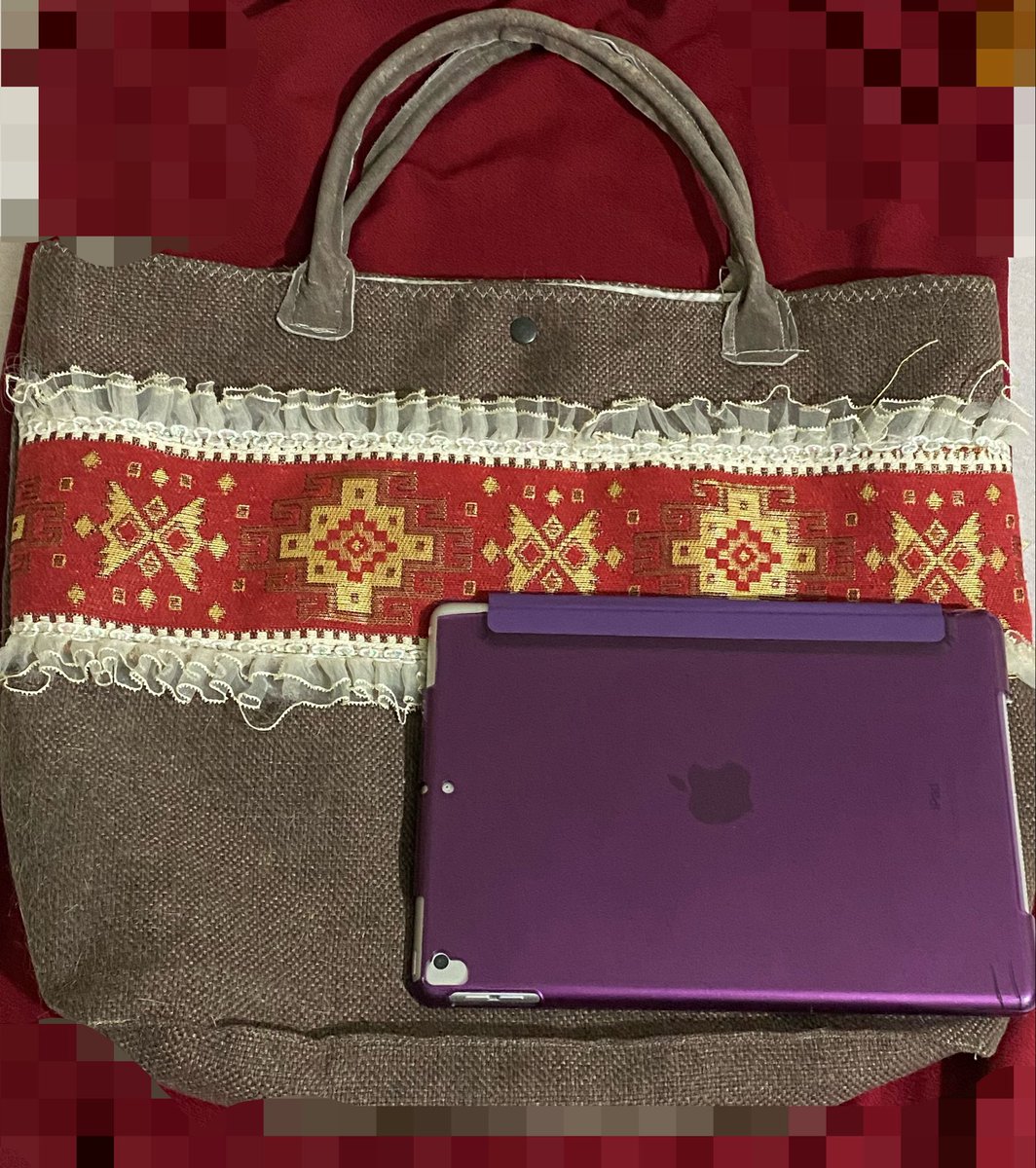 askvemeowmeo's tweet photo. ilgilenen olursa satıcam elden çıkarmak istediğim için fiyatları 100-350 tl bandında 

1.yi 2. el almıştım hiç giymedim kollarımı sıktı, m bedene olur
2.yi 36 beden olmaktan vazgeçtiğim için satıyorum yıllardır giymedim
3. tam üniversitede kullanmalık
4. el işi ama ben takamadım https://t.co/xKgThs33Ze