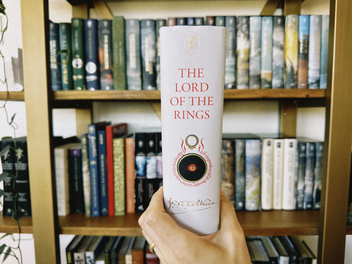TolkienWonder's tweet photo. I'm pretty convinced that if most people made time to read this story, they would see the world and themselves in a new light and be filled with fresh wonder, courage, love, empathy and wisdom. https://t.co/3V9ApPoxVE