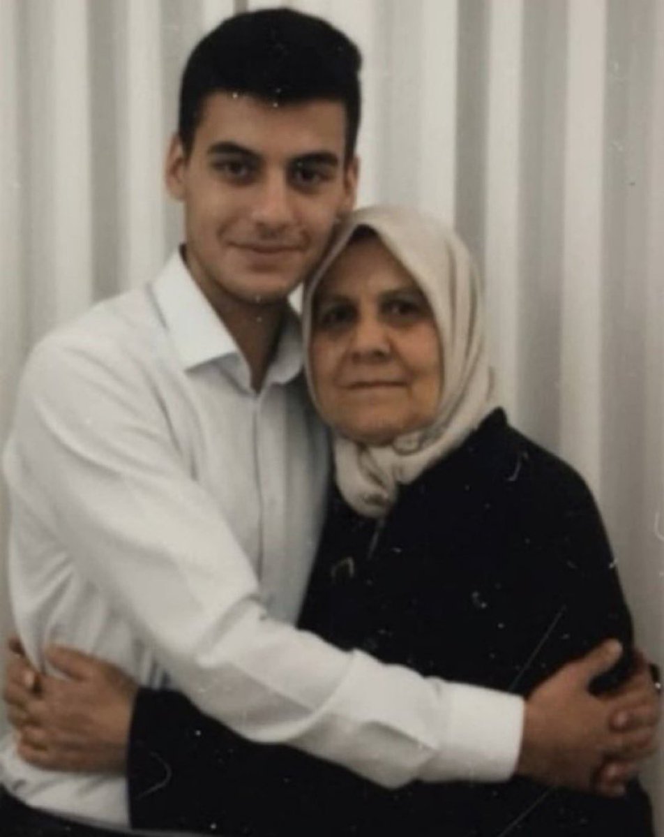57alaymedya's tweet photo. Gara'da Şehit düşen Astsubay Semih Özbey ve annesi... 

❗Şehitlerimizi Unutmayalım. https://t.co/Tm5Z1tei34