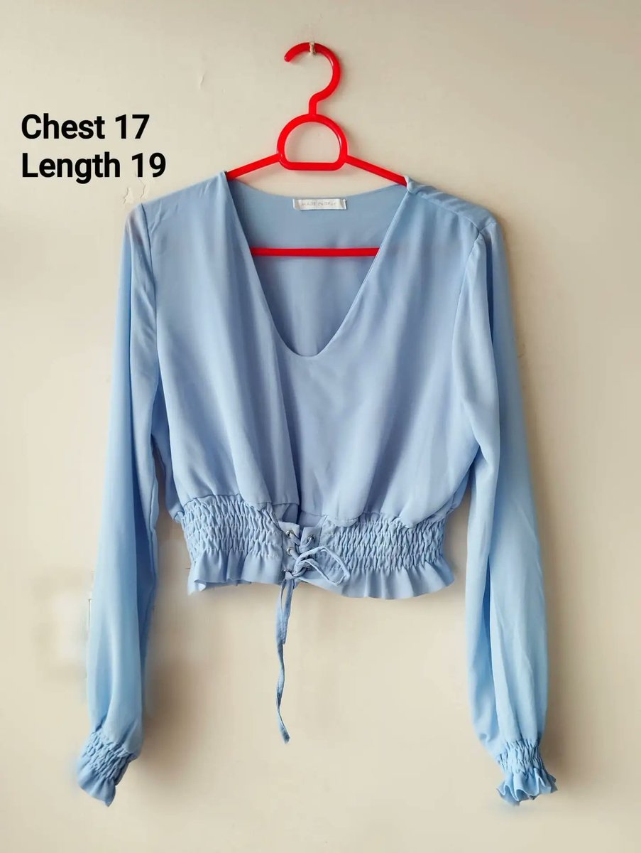 _cnco14's tweet photo. Crop top in size S. DM for details and orders. https://t.co/zVnn6t7lFH