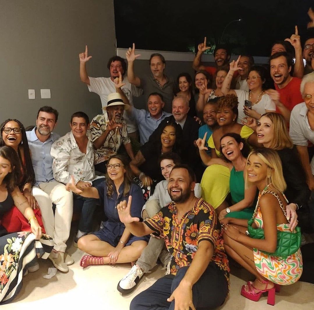 LudmillaGallery's tweet photo. Lula, Ludmilla, Janja, Zeca Pagodinho, Martinho da Vila, Henrique Vieira, Gaby Amarantos...

Que foto meus senhores, QUE FOTO! https://t.co/bVwyoxJLZH
